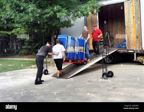 Moving.Rocks team helping Florida family move - photo 2